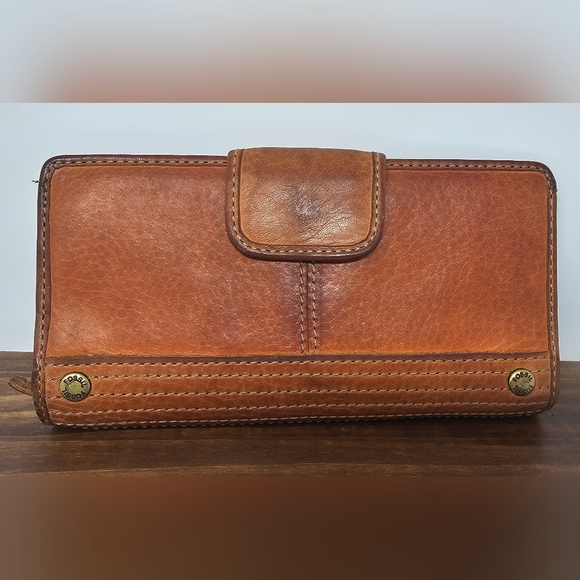 Fossil Handbags - **SOLD**Vintage Fossil 1954 LLV Women's Brown Leather Bifold Clutch Wallet Zip